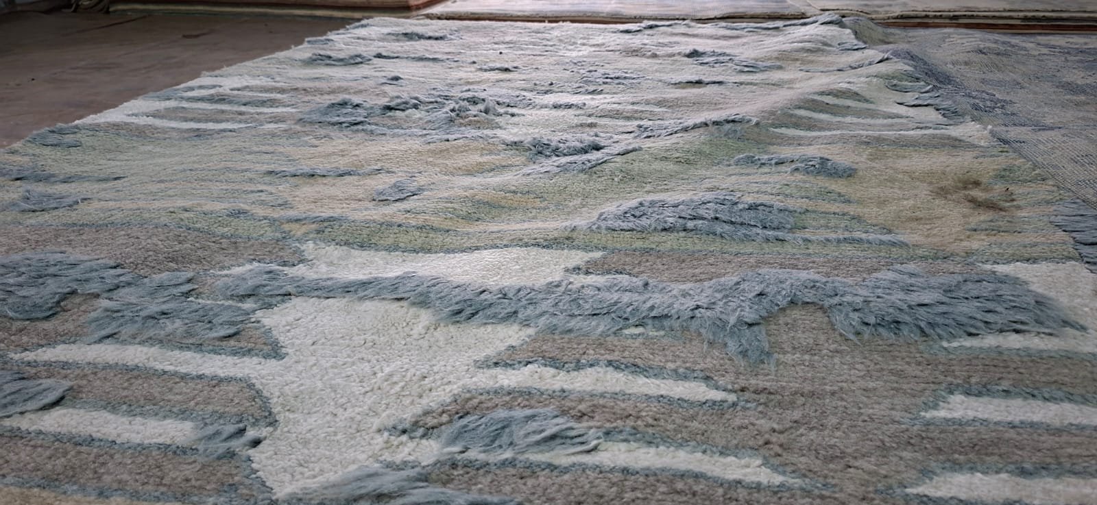 Elevate your space with this stunning 5ft x 8ft Rug Gallery Image